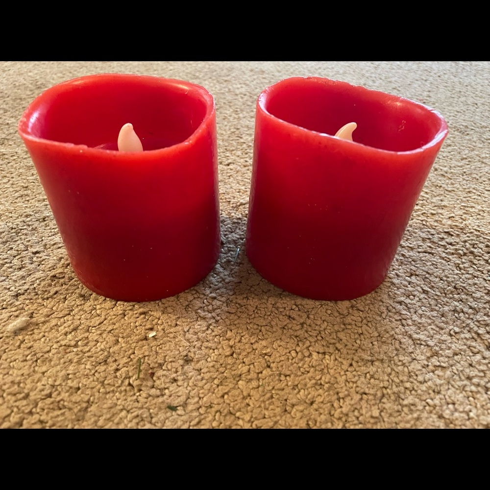 Red pre-lit candles (2)